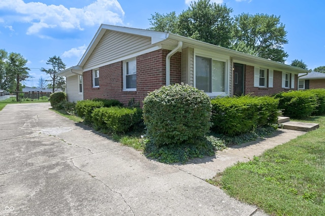 705 Orchard Ln, Greenwood, IN 46142 - photo 1