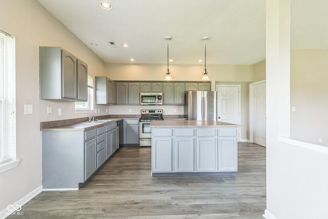 9692 Centennial Ct, Avon, IN 46123 - kitchen with stainless steel appliances, a sink, recessed lighting, light wood finished floors, and baseboards