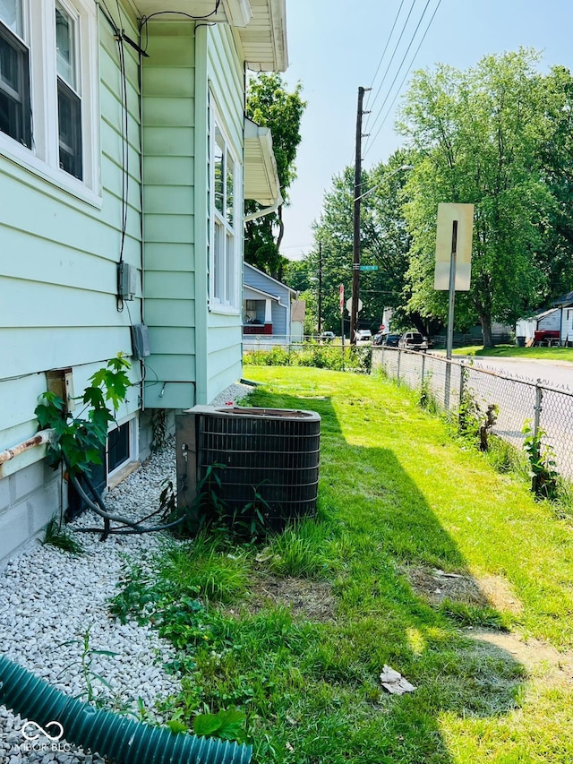 547 N Livingston Ave, Indianapolis, IN 46222 - view of yard with central AC