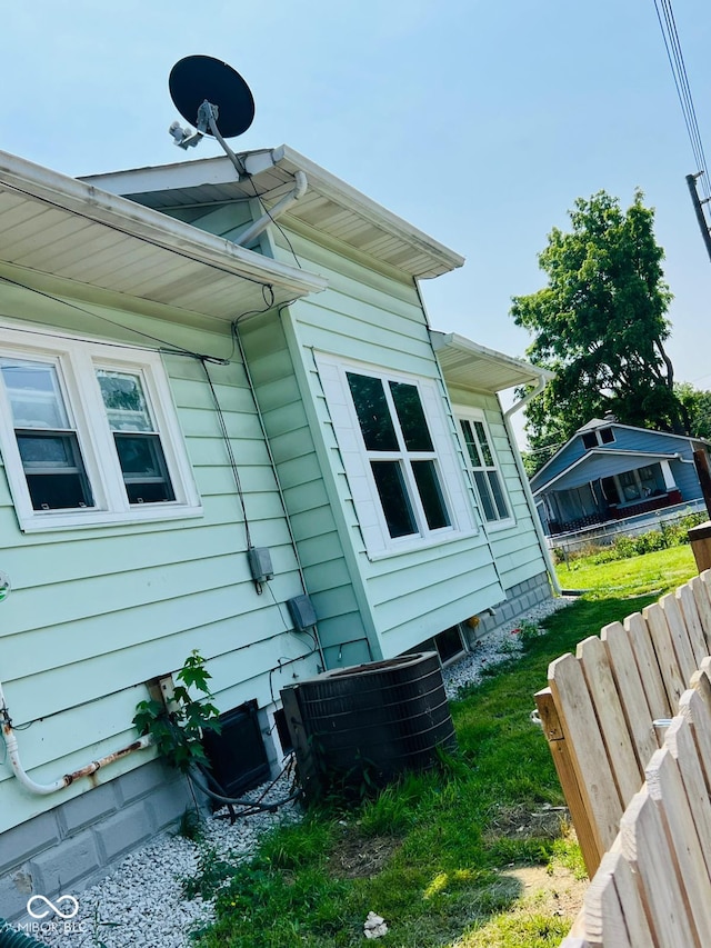 547 N Livingston Ave, Indianapolis, IN 46222 - view of side of property