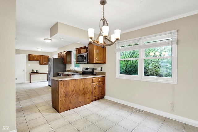 7430 Railway Ct, Indianapolis, IN 46256 - kitchen featuring appliances with stainless steel finishes, a sink, a peninsula, a chandelier, and baseboards