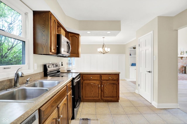 7430 Railway Ct, Indianapolis, IN 46256 - kitchen with appliances with stainless steel finishes, a sink, a peninsula, a chandelier, and healthy amount of natural light