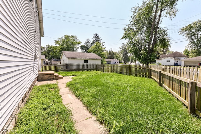 402 E 4th St, Sheridan, IN 46069 - view of yard