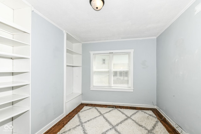 402 E 4th St, Sheridan, IN 46069 - spacious closet with dark wood-style floors