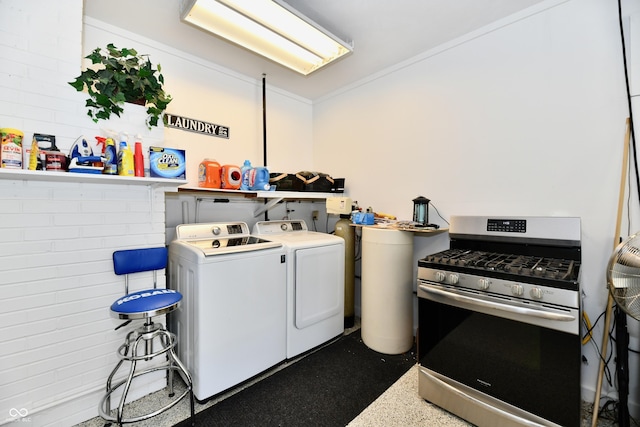 1910 Ivy Dr, Anderson, IN 46011 - washroom with washer and clothes dryer