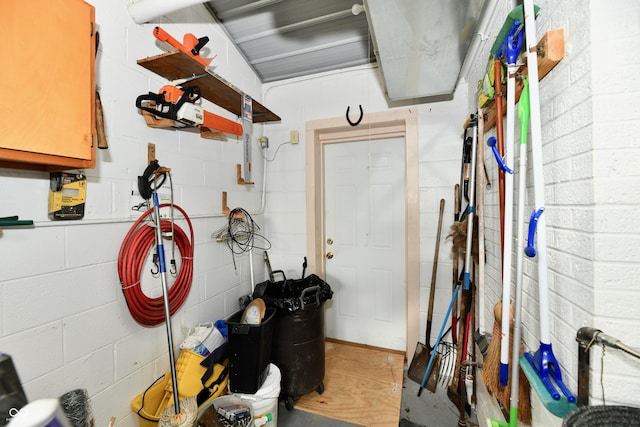 1910 Ivy Dr, Anderson, IN 46011 - view of garage