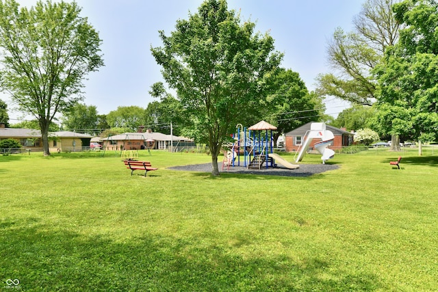1910 Ivy Dr, Anderson, IN 46011 - view of community play area