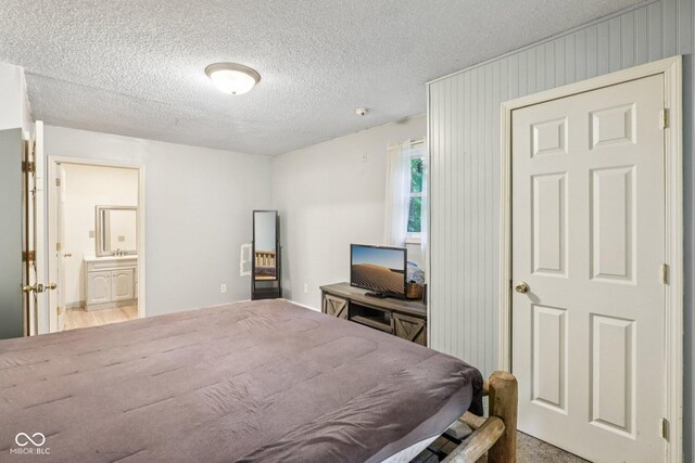 2640 S Silcox Rd, Paragon, IN 46166 - bedroom featuring a textured ceiling and ensuite bath