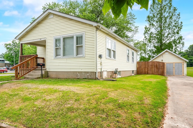 801 N Park St, Seymour, IN 47274 - view of front facade featuring a garage