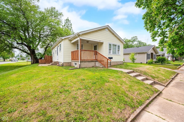 801 N Park St, Seymour, IN 47274 - bungalow-style house featuring a front lawn