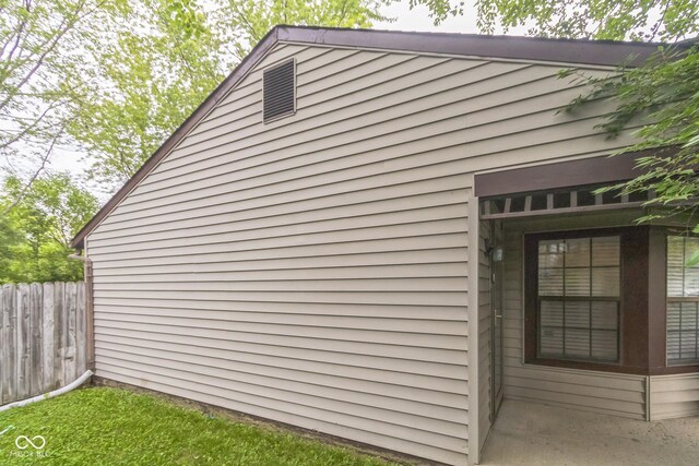 11114 Wismar Dr, Indianapolis, IN 46235 - view of side of home