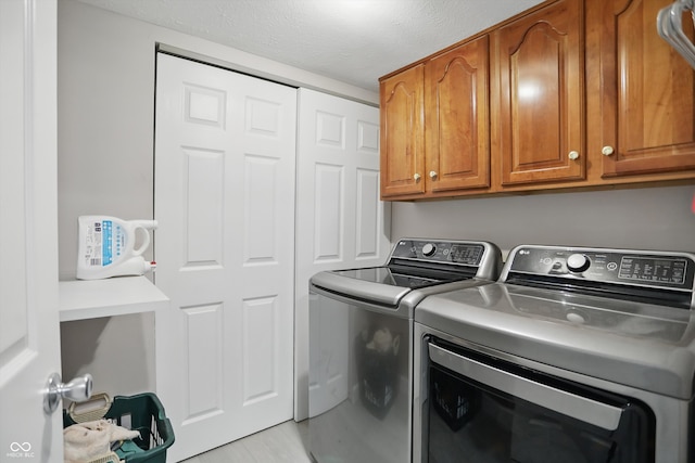 10410 Trillium Ct, Noblesville, IN 46060 - laundry area with washing machine and dryer, cabinet space, and a textured ceiling
