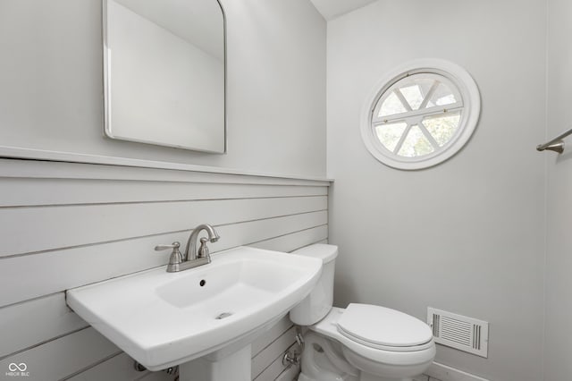 1325 Alimingo Dr, Indianapolis, IN 46260 - half bath with toilet and a sink