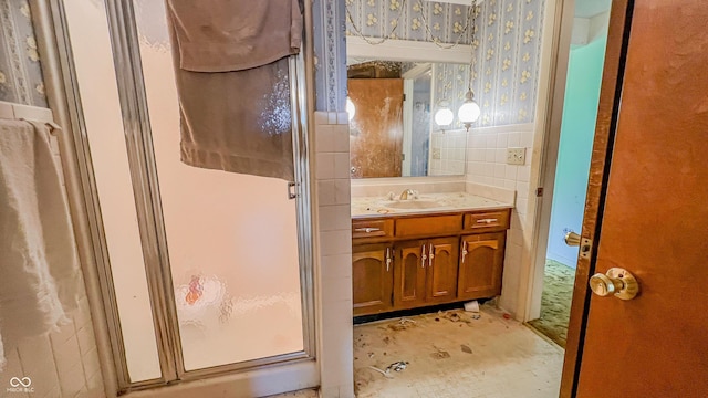 3215 E 10th St, Anderson, IN 46012 - full bath with wallpapered walls, vanity, and a shower stall