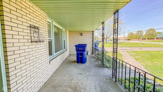 3215 E 10th St, Anderson, IN 46012 - view of covered porch