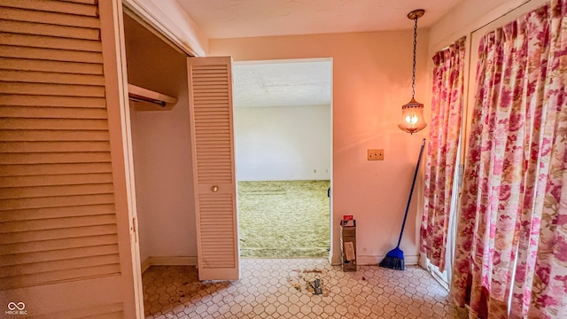 3215 E 10th St, Anderson, IN 46012 - hall featuring baseboards