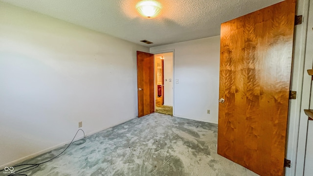 3215 E 10th St, Anderson, IN 46012 - carpeted empty room featuring baseboards and a textured ceiling