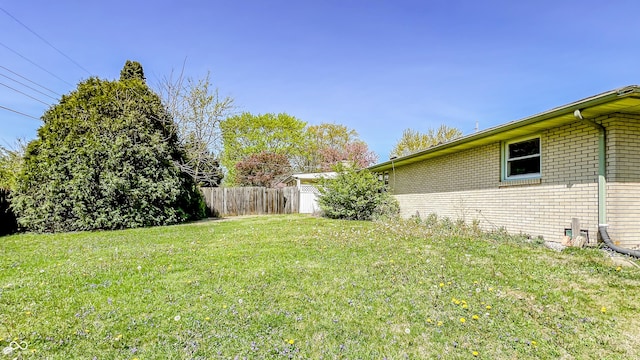 3215 E 10th St, Anderson, IN 46012 - view of yard