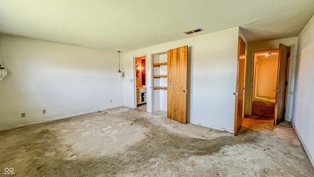 3215 E 10th St, Anderson, IN 46012 - unfurnished bedroom featuring a textured ceiling and carpet floors