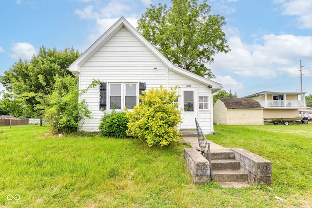 2009 S L St, Elwood, IN 46036 - rear view of house featuring a yard