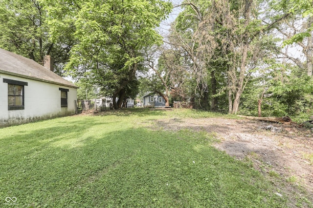 2945 N Denny St, Indianapolis, IN 46218 - view of yard