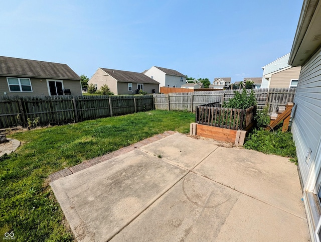 581 Grassy Bend Dr, Greenwood, IN 46143 - view of patio / terrace featuring a residential view and a garden