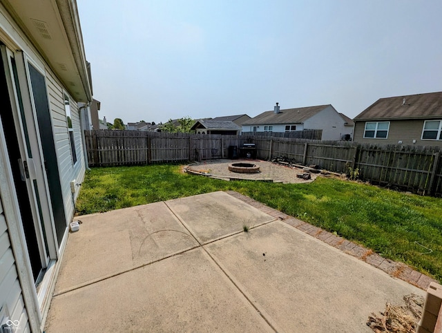 581 Grassy Bend Dr, Greenwood, IN 46143 - view of patio / terrace with a fire pit and a residential view