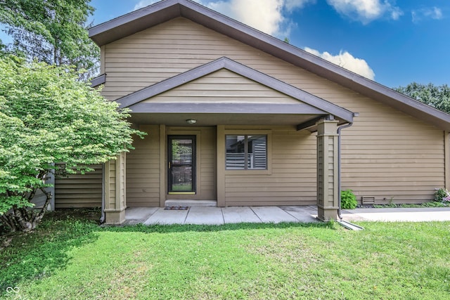 4462 Carya Sq, Columbus, IN 47201 - rear view of house with a yard