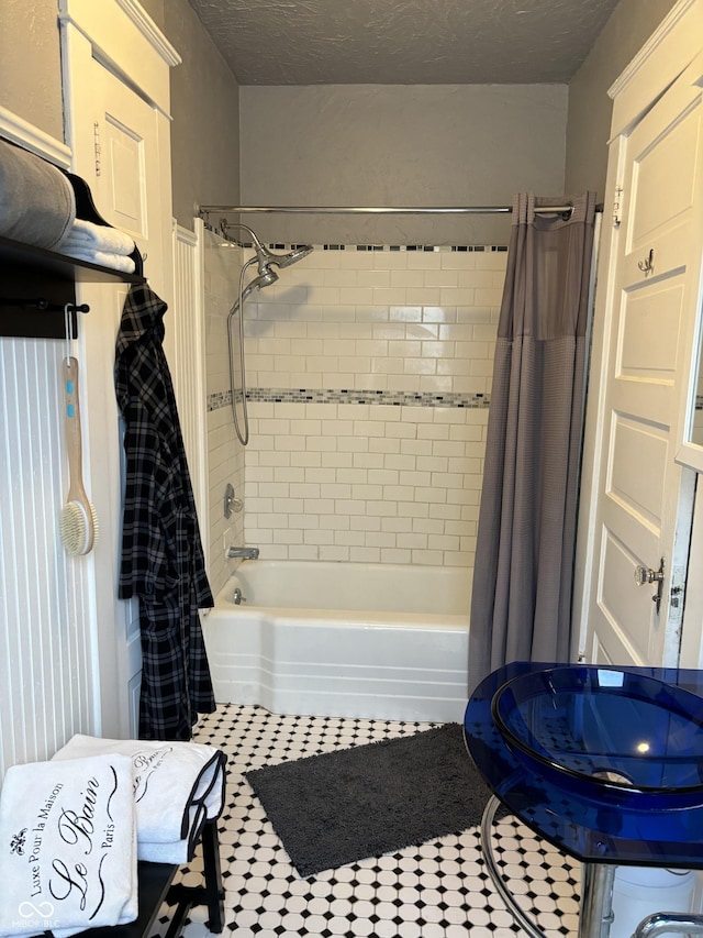 48 N Audubon Rd, Indianapolis, IN 46219 - full bath with shower / tub combo with curtain