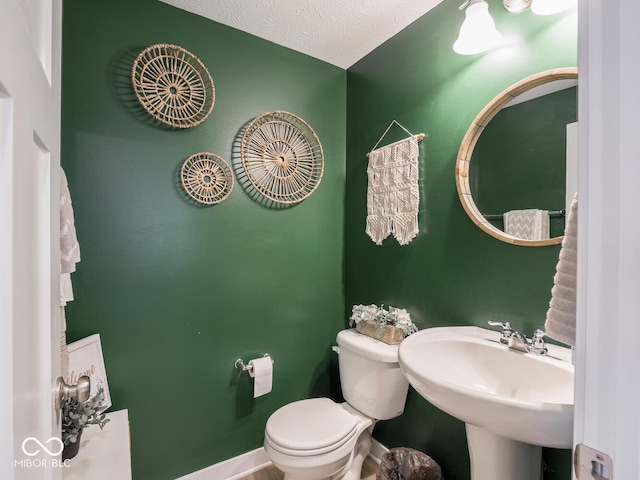 5684 Autumn Trl, Brownsburg, IN 46112 - bathroom with toilet, a sink, and baseboards