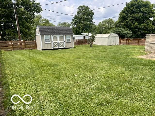 323 W 8th St, Rushville, IN 46173 - view of yard