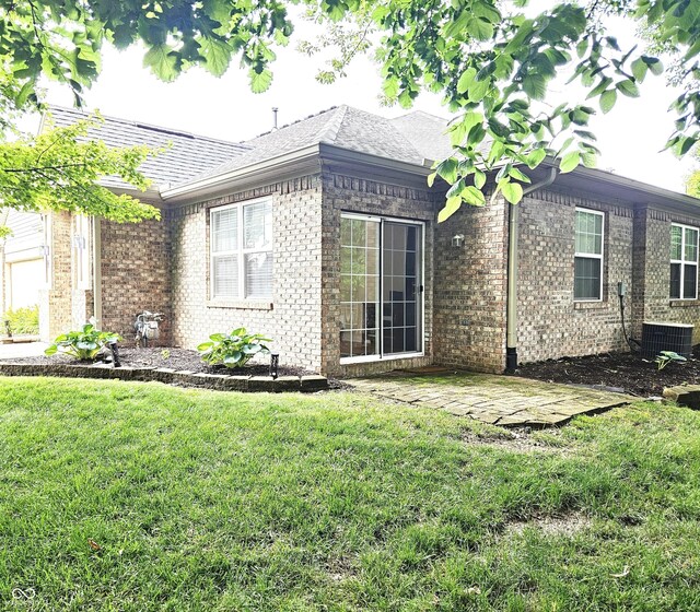 6956 Park Square Dr Unit D, Avon, IN 46123 - back of property featuring a yard and brick siding
