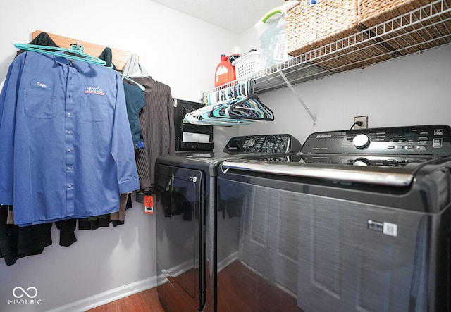 4342 Sequoia Ct, Greenwood, IN 46143 - laundry area with washing machine and clothes dryer, wood finished floors, and baseboards