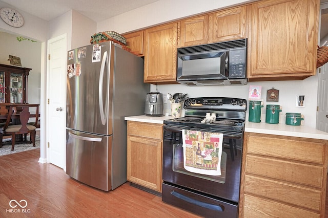4342 Sequoia Ct, Greenwood, IN 46143 - kitchen with black appliances, light wood-style floors, and light countertops