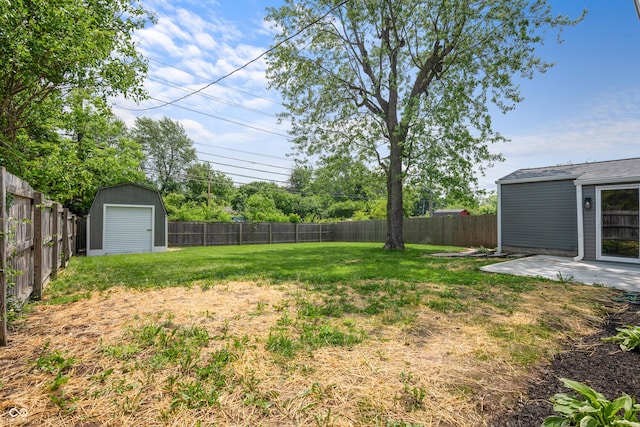2537 N Boehning St, Indianapolis, IN 46219 - view of yard featuring a patio area