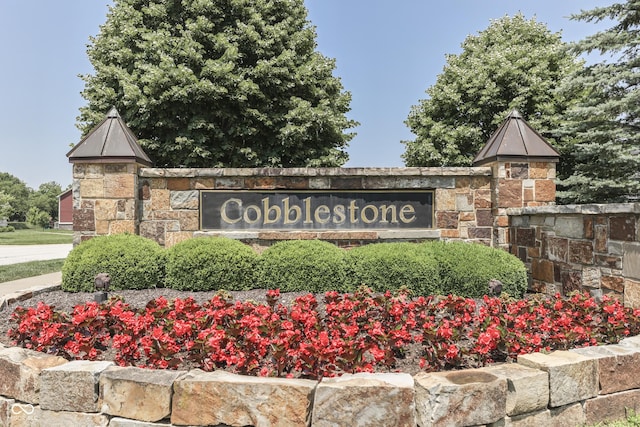 2502 Colinbrook Pkwy, Greenwood, IN 46143 - photo 6