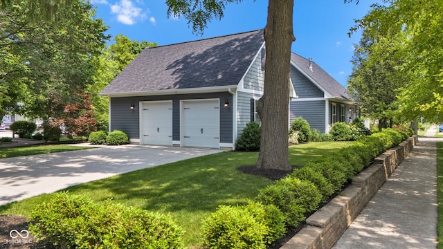900 W Busby St, Lebanon, IN 46052 - view of side of property featuring a shingled roof and a lawn