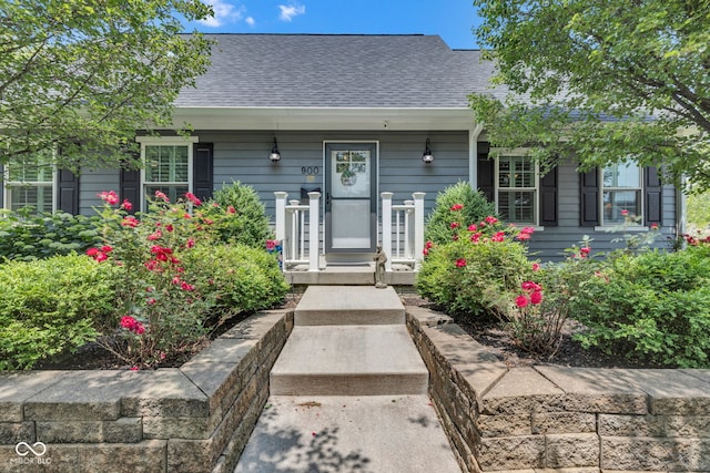 900 W Busby St, Lebanon, IN 46052 - view of front facade with a shingled roof