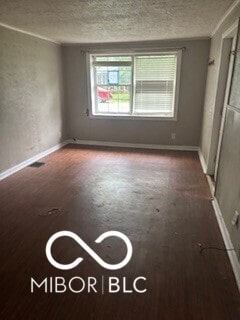 1724-1726 N Somerset Ave, Indianapolis, IN 46222 - empty room featuring a textured ceiling and baseboards