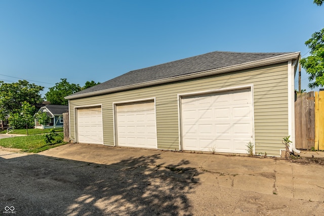 805 N Temple Ave, Indianapolis, IN 46201 - view of detached garage