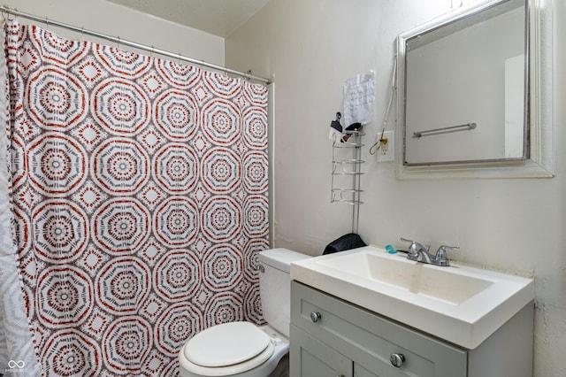 3065 N Colorado Ave, Indianapolis, IN 46218 - full bathroom featuring toilet, vanity, and a shower with curtain
