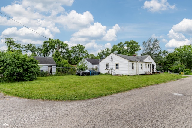 3065 N Colorado Ave, Indianapolis, IN 46218 - view of side of property with a chimney