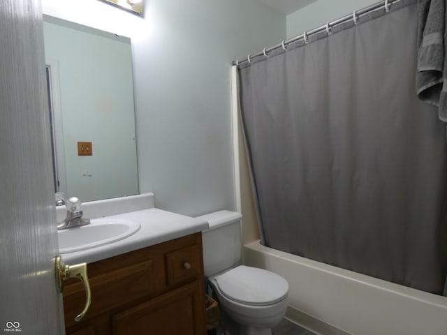 6714 Colleens Way, Indianapolis, IN 46221 - full bath featuring vanity, toilet, and shower / bath combo
