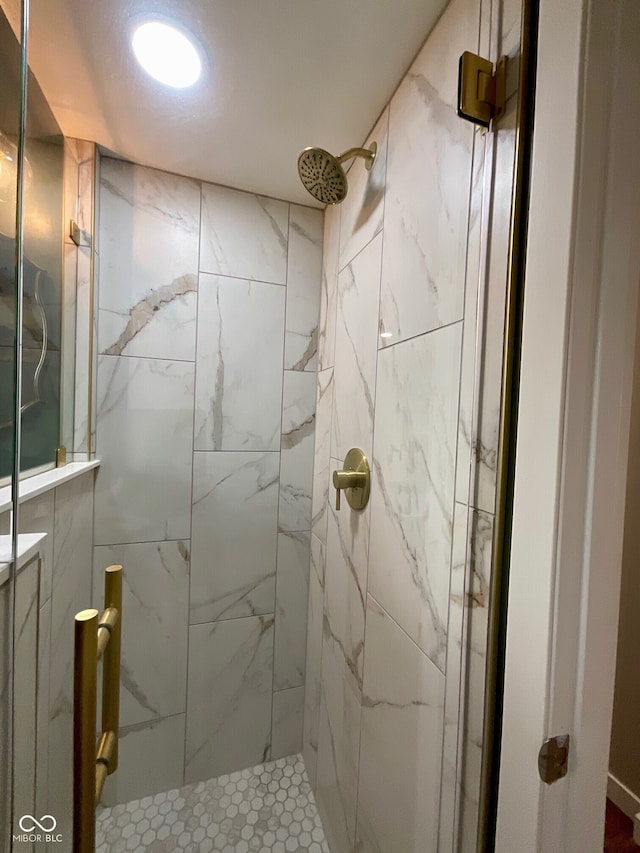 3520 Lantern Ln, Columbus, IN 47203 - bathroom featuring a marble finish shower