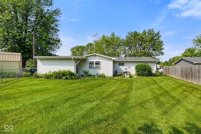 623 Circle Ct, Whiteland, IN 46184 - view of rear view of house