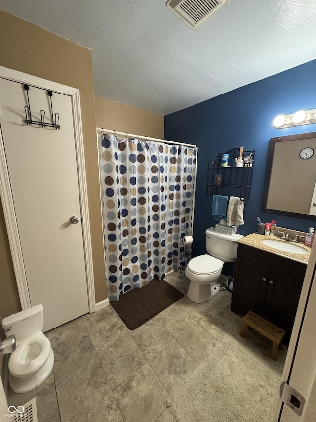 800 N Walnut Hls, Crawfordsville, IN 47933 - full bathroom featuring toilet, vanity, and a shower with curtain