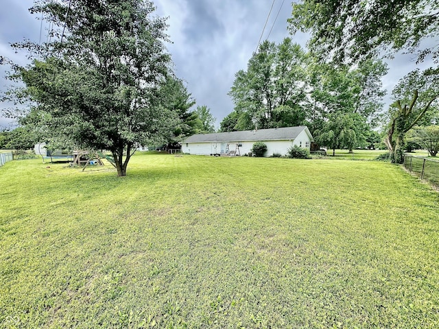 800 N Walnut Hls, Crawfordsville, IN 47933 - view of yard