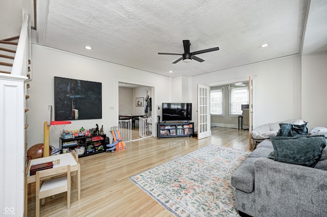 8436 E 56th St, Indianapolis, IN 46216 - living area featuring ceiling fan, a textured ceiling, wood finished floors, and recessed lighting