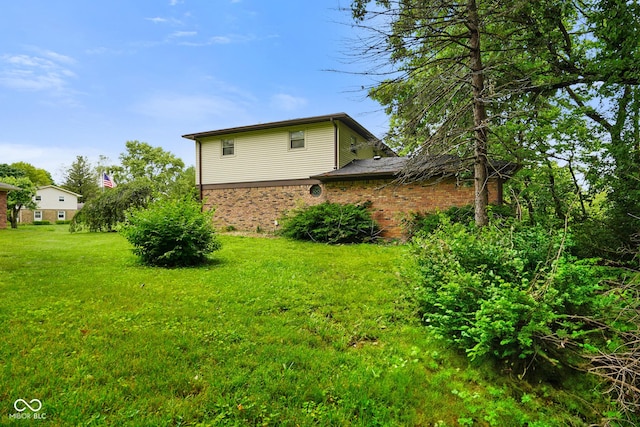 955 Wood Creek Pl, Greenwood, IN 46142 - rear view of house featuring a lawn and brick siding