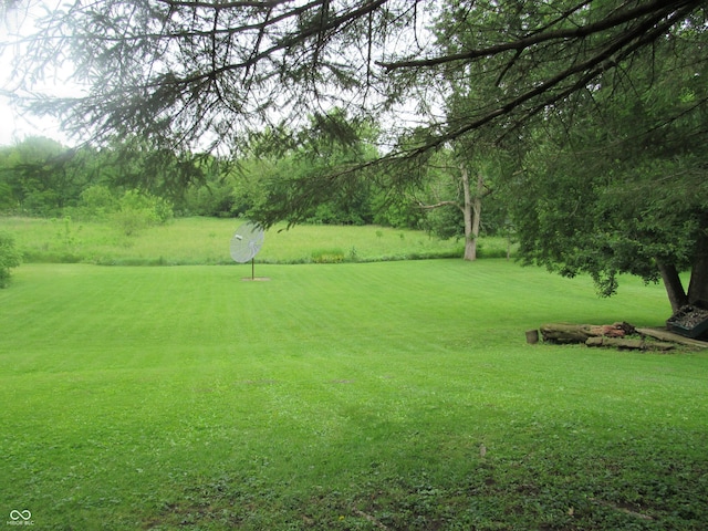112 Orchard St, Waynetown, IN 47990 - view of green lawn